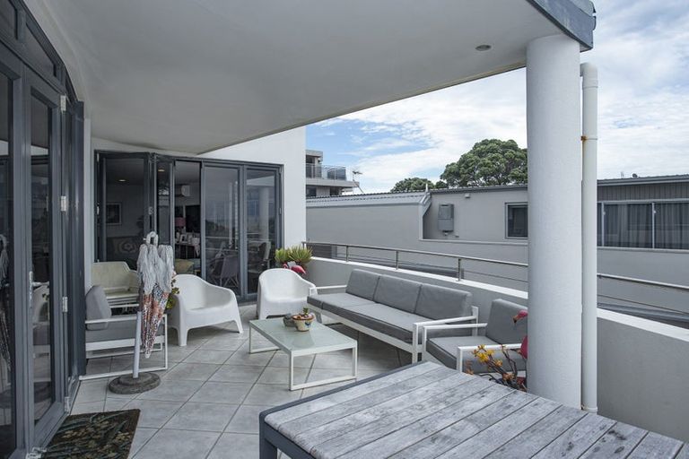 Photo of property in 1/203 Marine Parade, Mount Maunganui, 3116