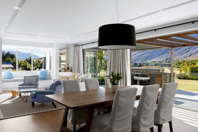 Photo of property in 15 Ayrburn Ridge, Arrowtown, Queenstown, 9371