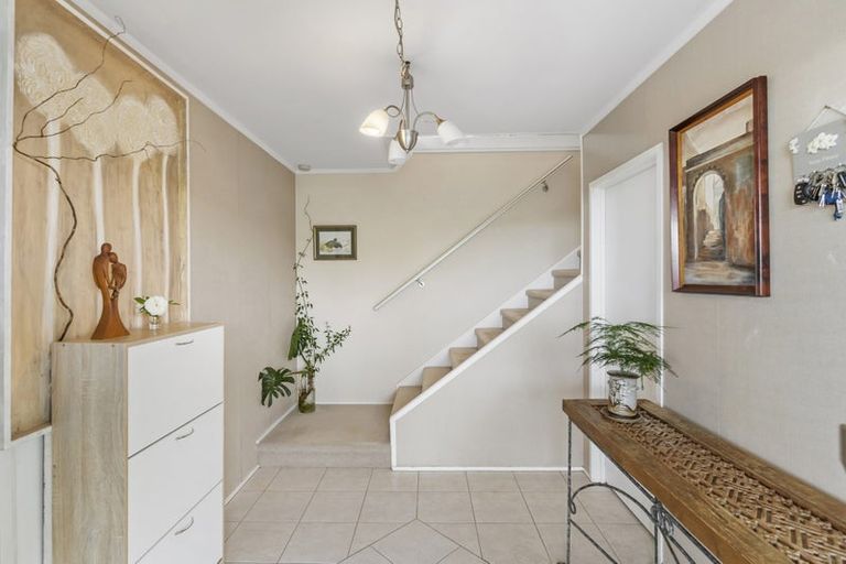 Photo of property in 6 Valdese Rise, Browns Bay, Auckland, 0630