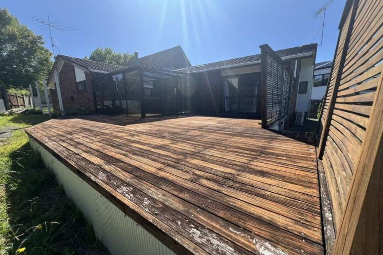 Photo of property in 10 Orinda Close, Botany Downs, Auckland, 2010