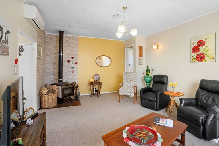 Photo of property in 10 Broadbelt Grove, Levin, 5510