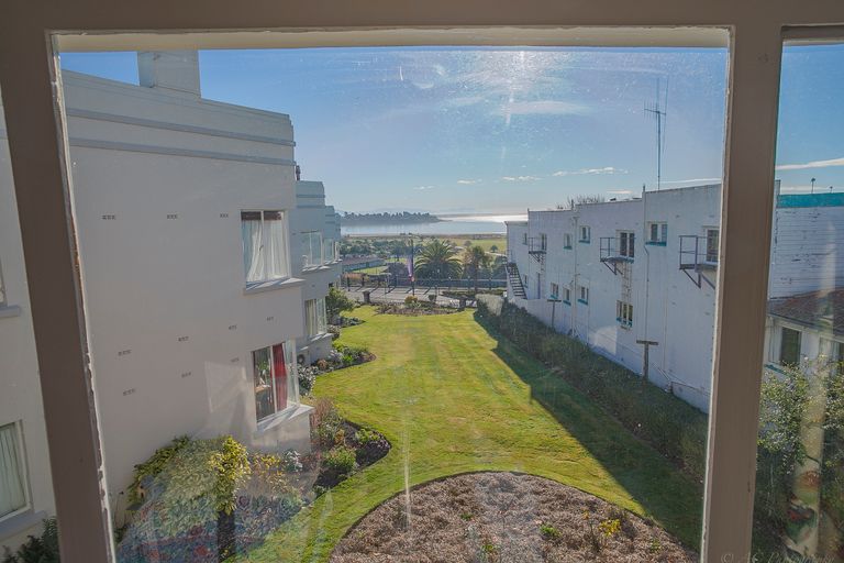 Photo of property in 1-12/48 The Bay Hill, Timaru, 7910
