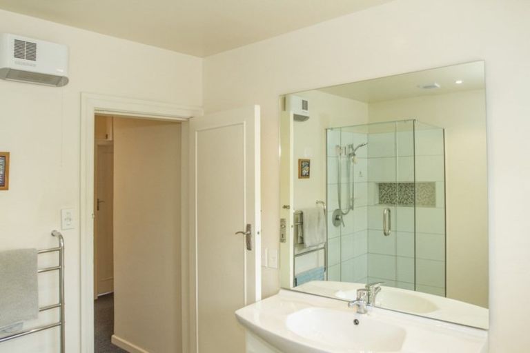 Photo of property in 5a Roa Road, Fendalton, Christchurch, 8041