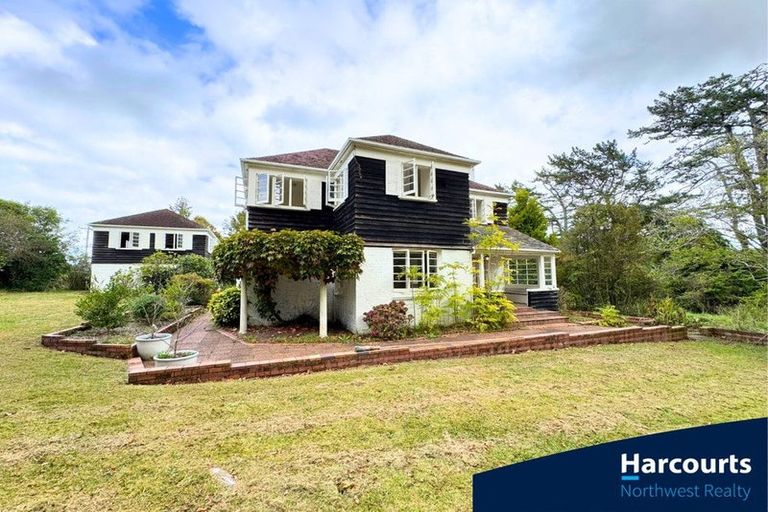Photo of property in 86 Tawa Road, Kumeu, 0891
