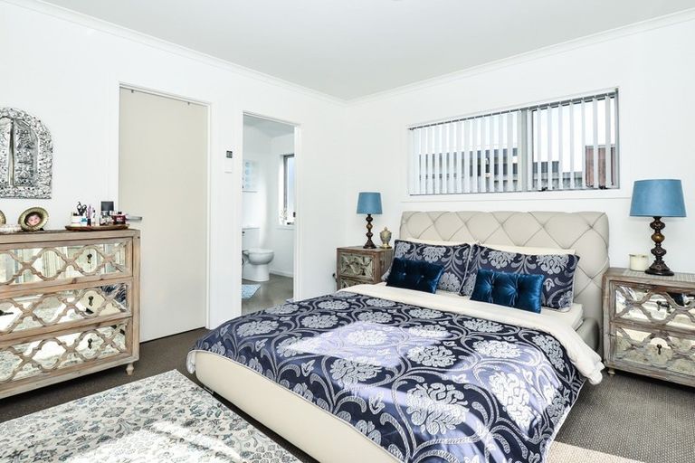 Photo of property in 37 Chadwick Place, Rototuna North, Hamilton, 3210