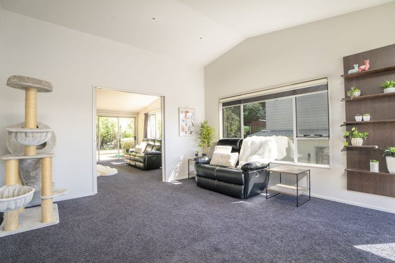 Photo of property in 35 Meadowcroft Grove, Johnsonville, Wellington, 6037