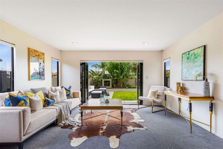 Photo of property in 48a Picasso Drive, West Harbour, Auckland, 0618