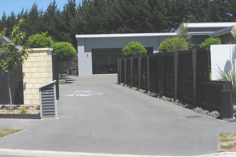 Photo of property in 4 Whio Close, Parklands, Christchurch, 8083