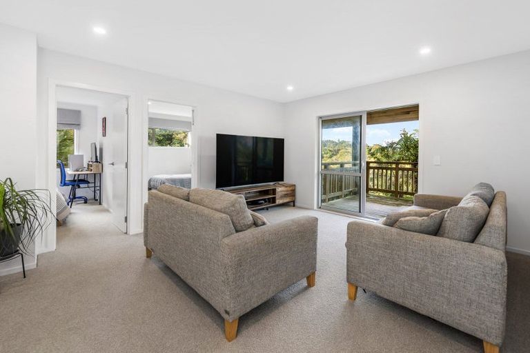 Photo of property in 1100-1102 Scenic Drive North, Swanson, Auckland, 0816