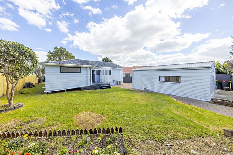 Photo of property in 80 Everglade Drive, Goodwood Heights, Auckland, 2105