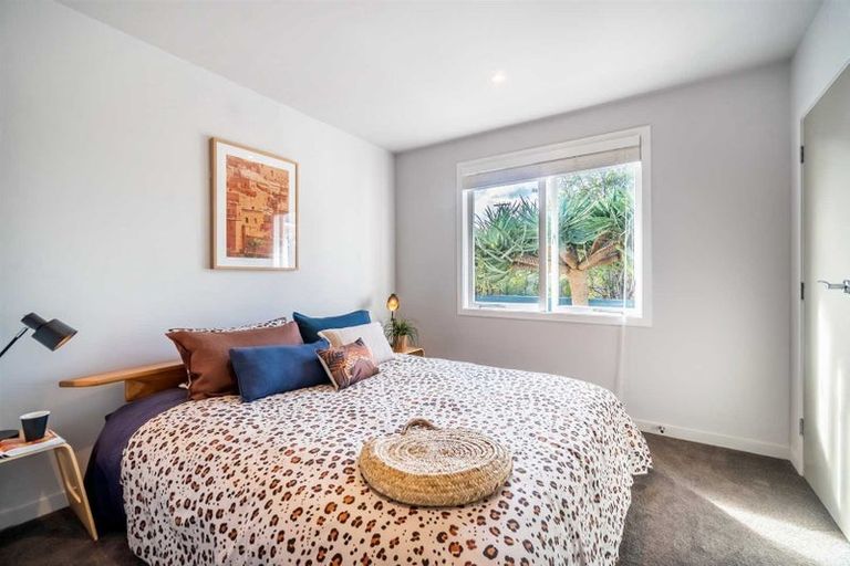 Photo of property in 1/15 Colonial Road, Chatswood, Auckland, 0626