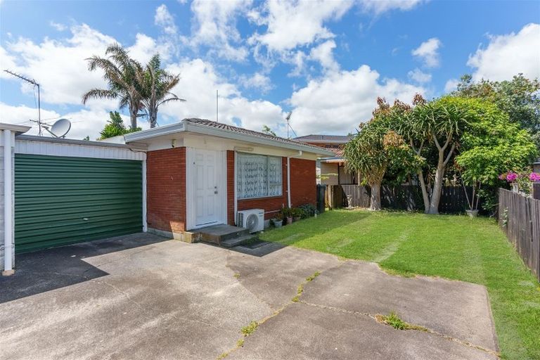 Photo of property in 2/4 Roys Road, Weymouth, Auckland, 2103