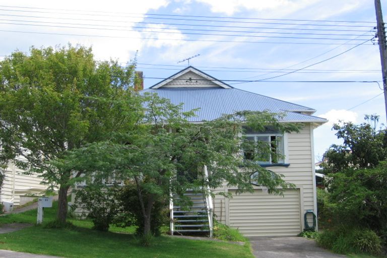 Photo of property in 39 Roslyn Terrace, Stanley Point, Auckland, 0624