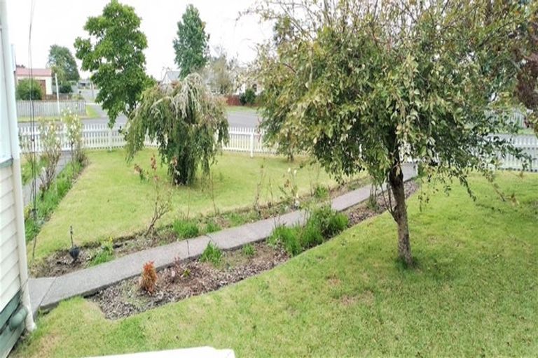 Photo of property in 11 Darlington Street, Ngatea, 3503