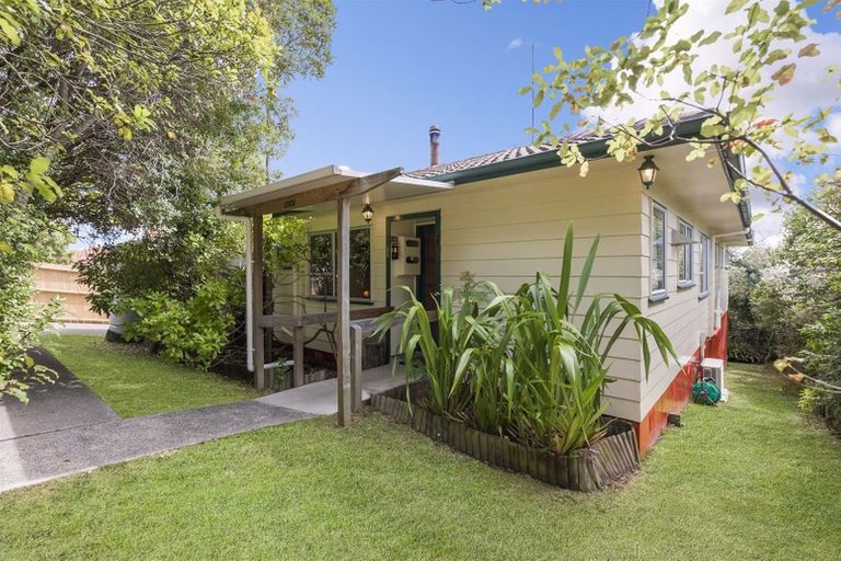 Photo of property in 22 Santiago Crescent, Unsworth Heights, Auckland, 0632