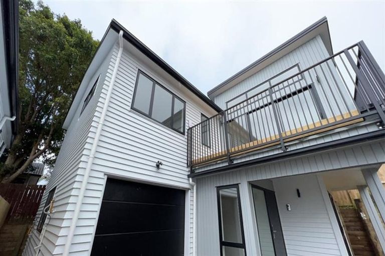 Photo of property in 20b Pipitea Place, Massey, Auckland, 0614