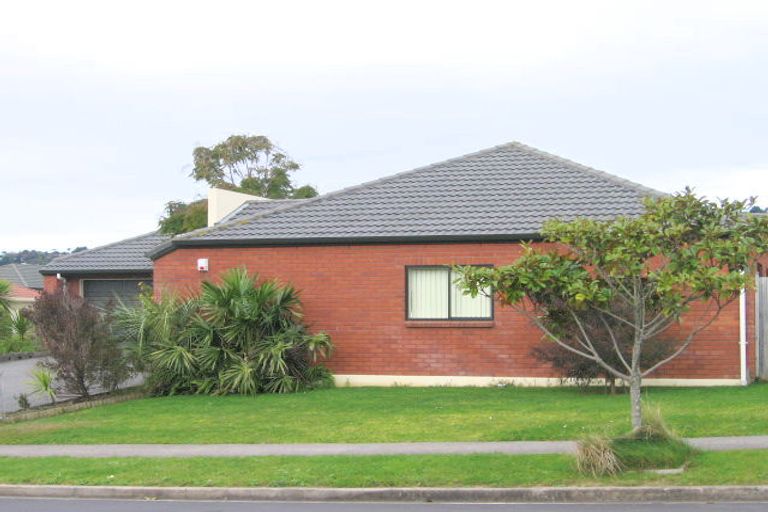 Photo of property in 23 Eaglemont Drive, East Tamaki Heights, Auckland, 2016