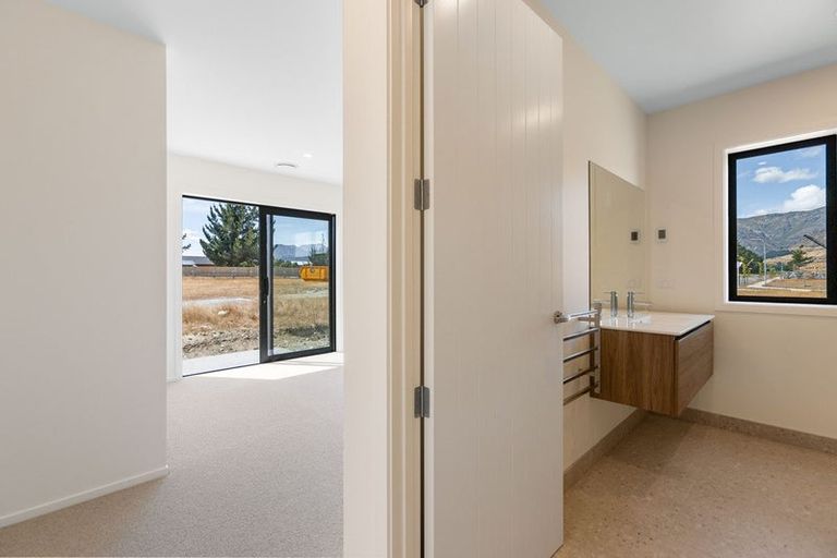 Photo of property in 4 Pipson Way, Lake Hawea, 9382