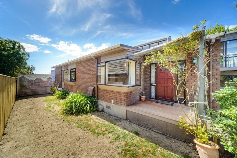 Photo of property in 42a Clifton Terrace, Fitzherbert, Palmerston North, 4410