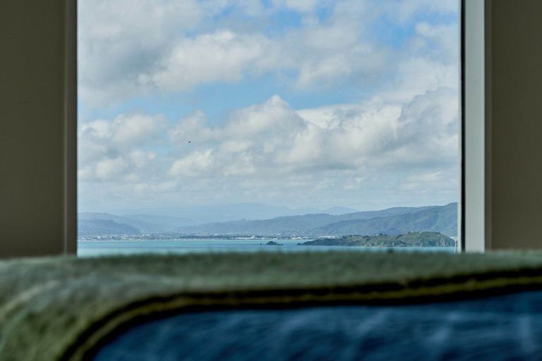 Photo of property in 76 The Crescent, Roseneath, Wellington, 6011