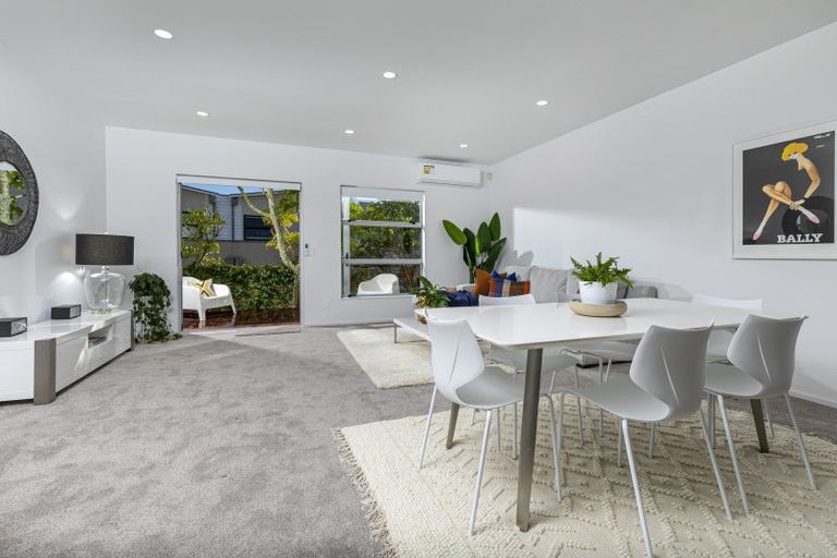 Photo of property in 21/40 Scarlet Oak Drive, Schnapper Rock, Auckland, 0632