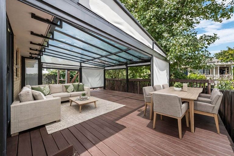 Photo of property in 69a Awaroa Road, Sunnyvale, Auckland, 0612