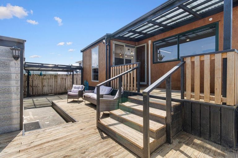 Photo of property in 30 Pioneer Road, Moturoa, New Plymouth, 4310