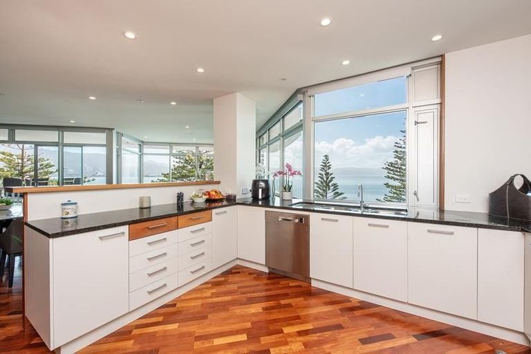 Photo of property in Mitika Apartments, 3/254 Oriental Parade, Oriental Bay, Wellington, 6011