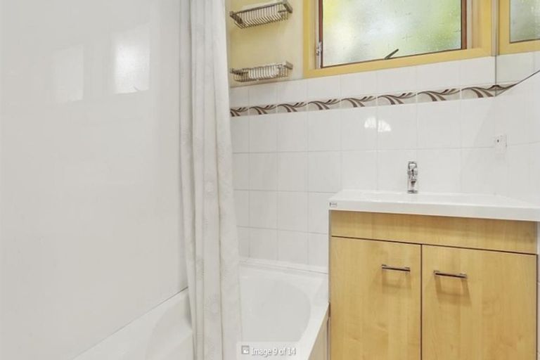 Photo of property in 1/4 Velma Road, Hillcrest, Auckland, 0627