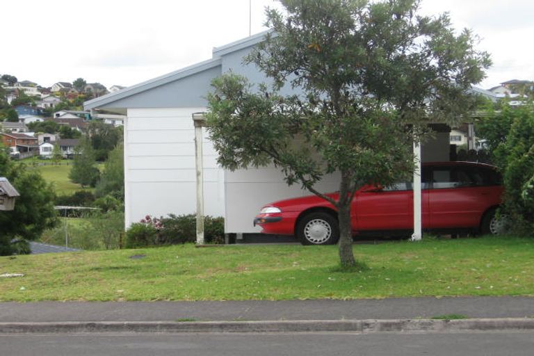 Photo of property in 2/58 Trias Road, Totara Vale, Auckland, 0629