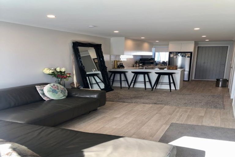 Photo of property in 74a Stanley Road, Glenfield, Auckland, 0629