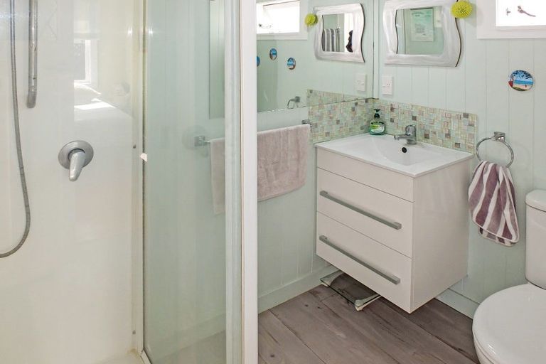 Photo of property in 15 Roore Street, Foxton Beach, Foxton, 4815