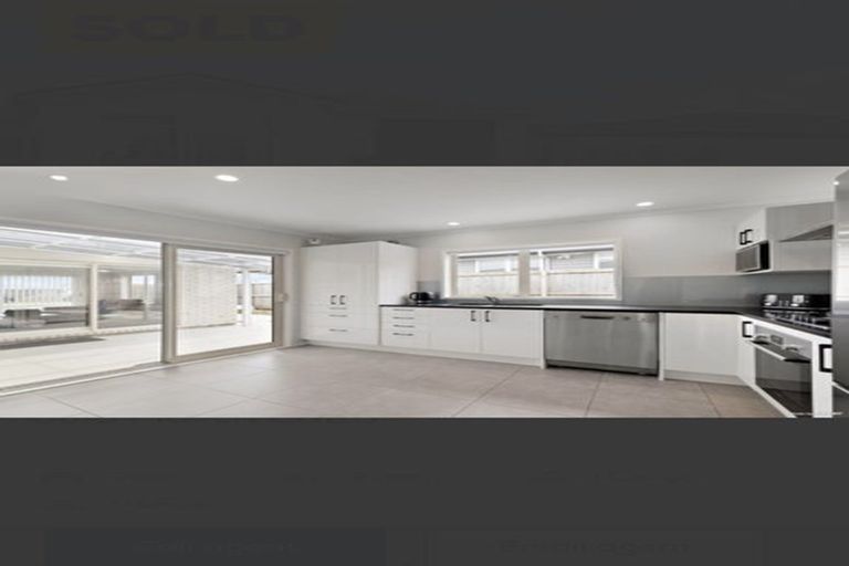 Photo of property in 30 Opouatu Avenue, Glenbrook, 2681