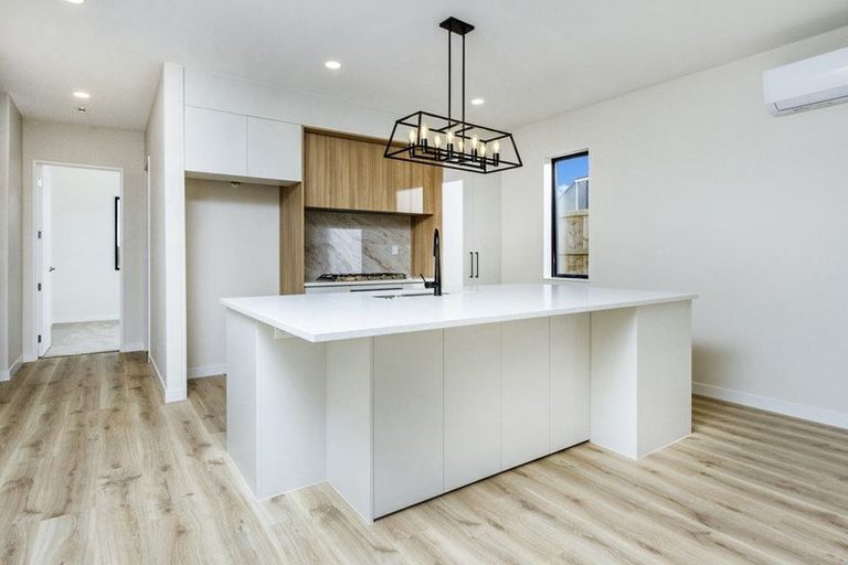 Photo of property in 51 Sunnyheights Road, Orewa, 0931