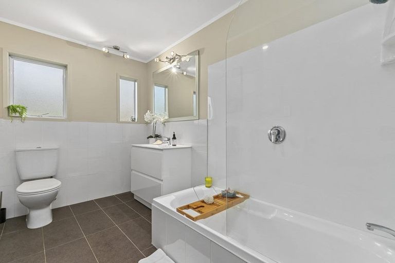 Photo of property in 10 Springtime Crescent, Stanmore Bay, Whangaparaoa, 0932