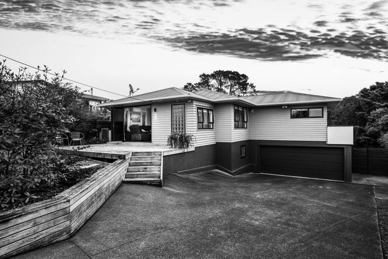 Photo of property in 20 Glen Marine Parade, Glendene, Auckland, 0602