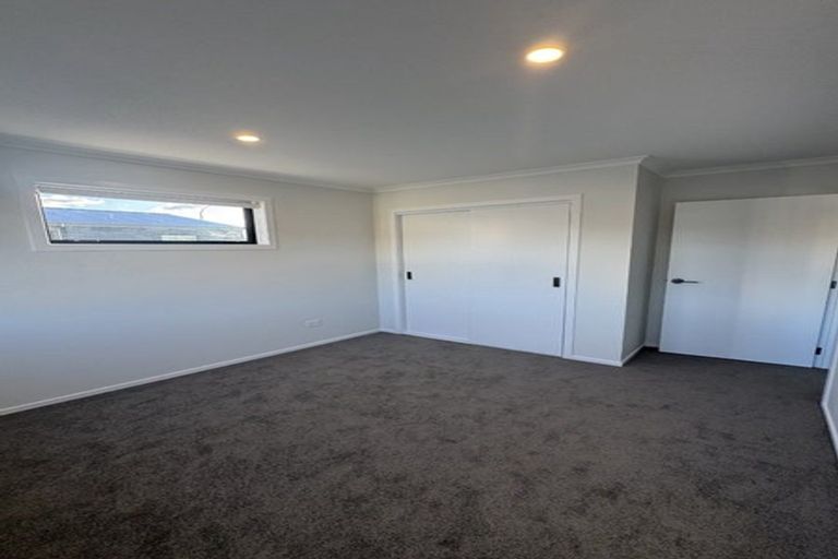 Photo of property in 8/666 Swanson Road, Swanson, Auckland, 0612