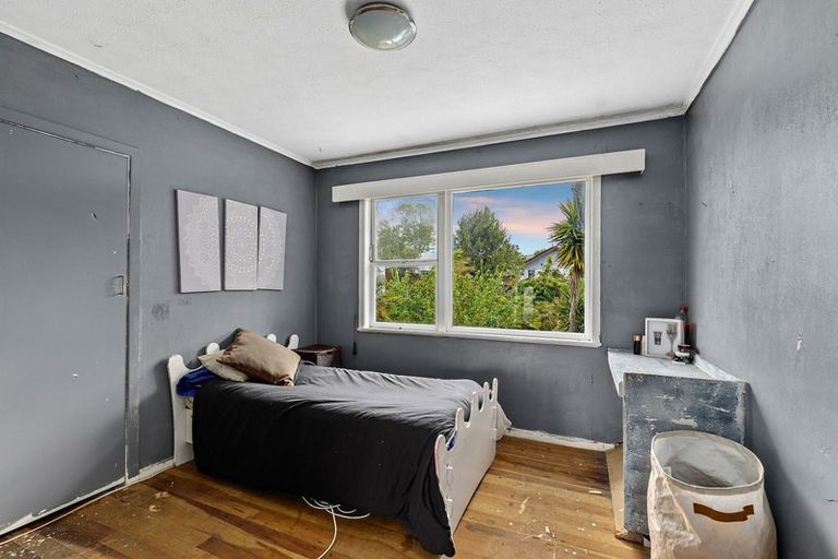 Photo of property in 26 Royal View Road, Te Atatu South, Auckland, 0610