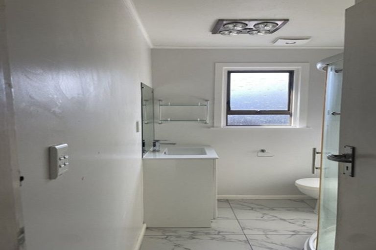 Photo of property in 71 Seabrook Avenue, New Lynn, Auckland, 0600