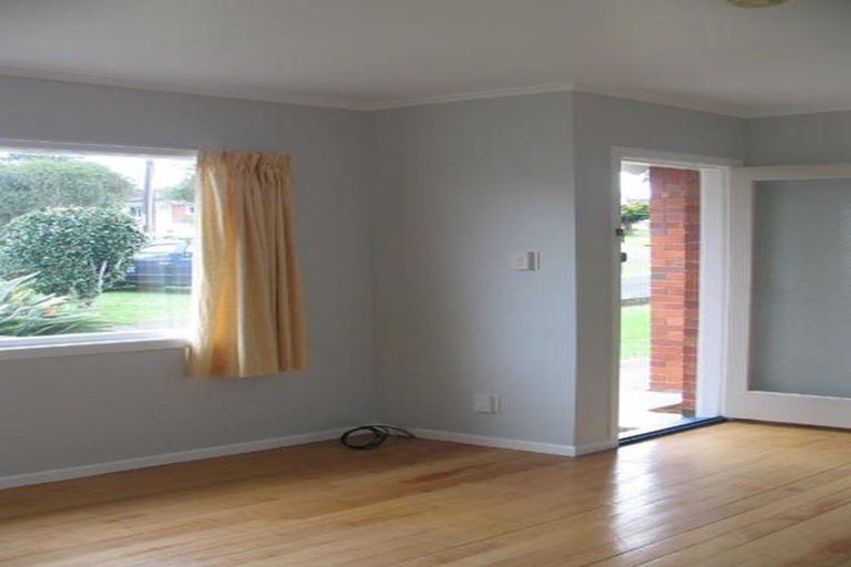 Photo of property in 28-30 Lake Pupuke Drive, Takapuna, Auckland, 0622