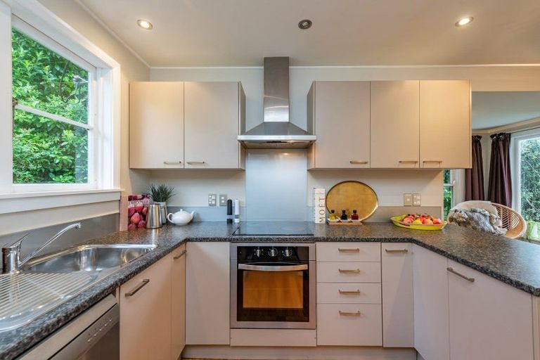 Photo of property in 19 Montgomery Avenue, Karori, Wellington, 6012