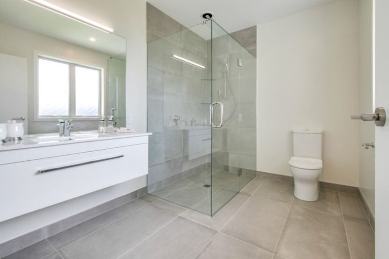 Photo of property in 14 Ruahine Road, Poraiti, Napier, 4112