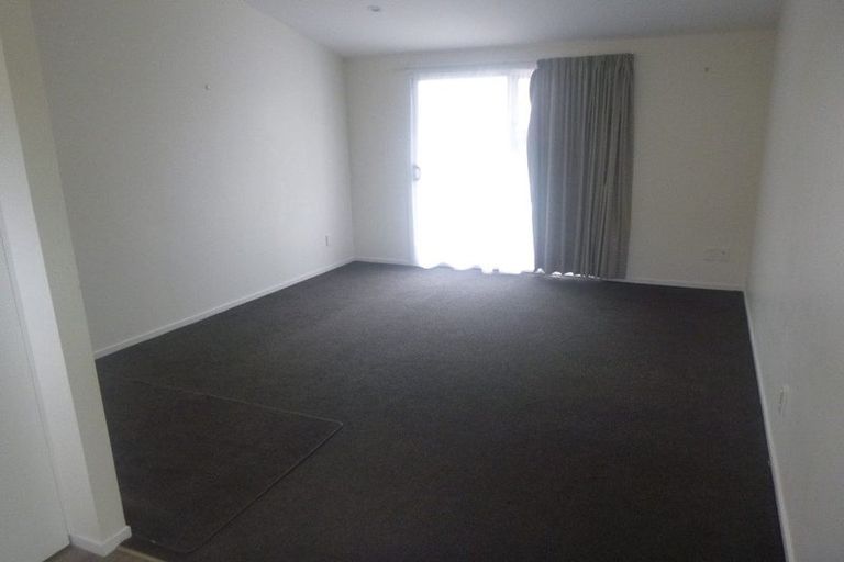 Photo of property in 2 Vera Road, Te Atatu South, Auckland, 0610