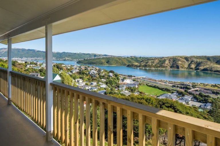 Photo of property in 20a Kahu Road, Paremata, Porirua, 5024