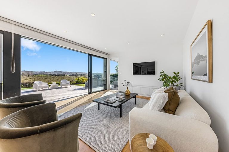 Photo of property in 8 Miran Lane, Red Beach, 0932