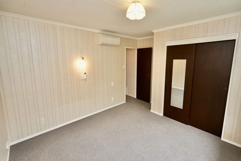 Photo of property in 43a Wikiriwhi Crescent, Awapuni, Palmerston North, 4412