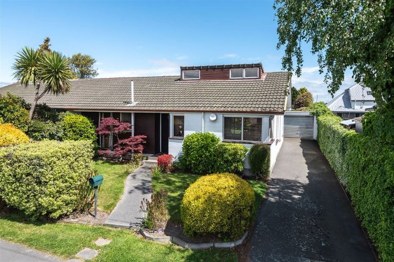 Photo of property in 2/25 Avonhead Road, Avonhead, Christchurch, 8042