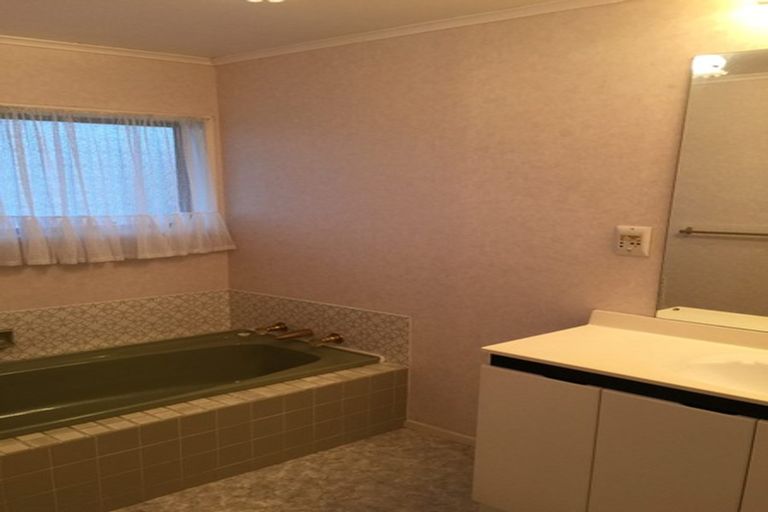 Photo of property in 4 Widmore Drive, Massey, Auckland, 0614