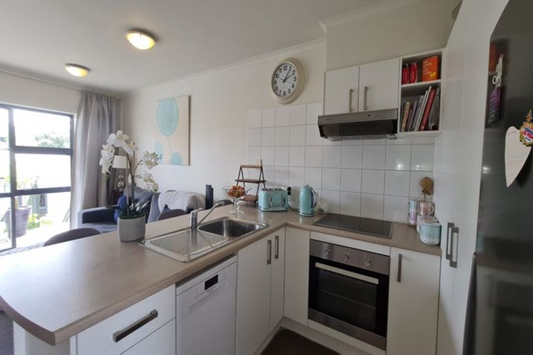 Photo of property in 2/5 Carolina Place, Albany, Auckland, 0632
