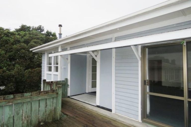 Photo of property in 19 Cook Street, Marfell, New Plymouth, 4310